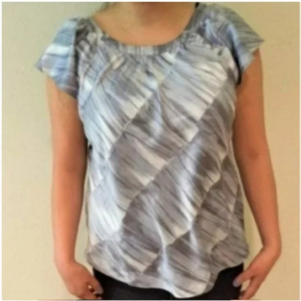 Scoop Back Top with Ruffles - Picture 5 of 5